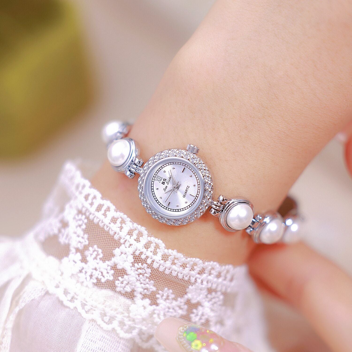 Women's Elegant Light Luxury Pearl Bracelet Watch