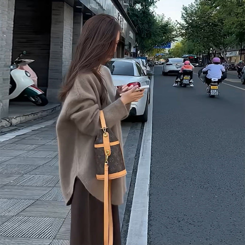 Elegant Women's Knitwear Set