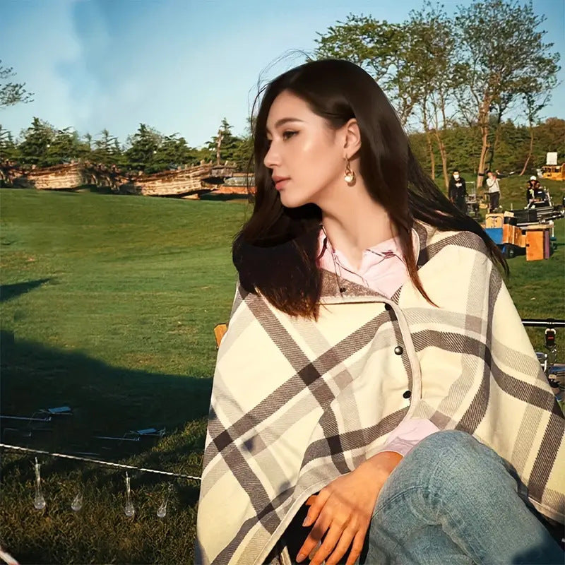 A buttoned shawl blanket for lunch break