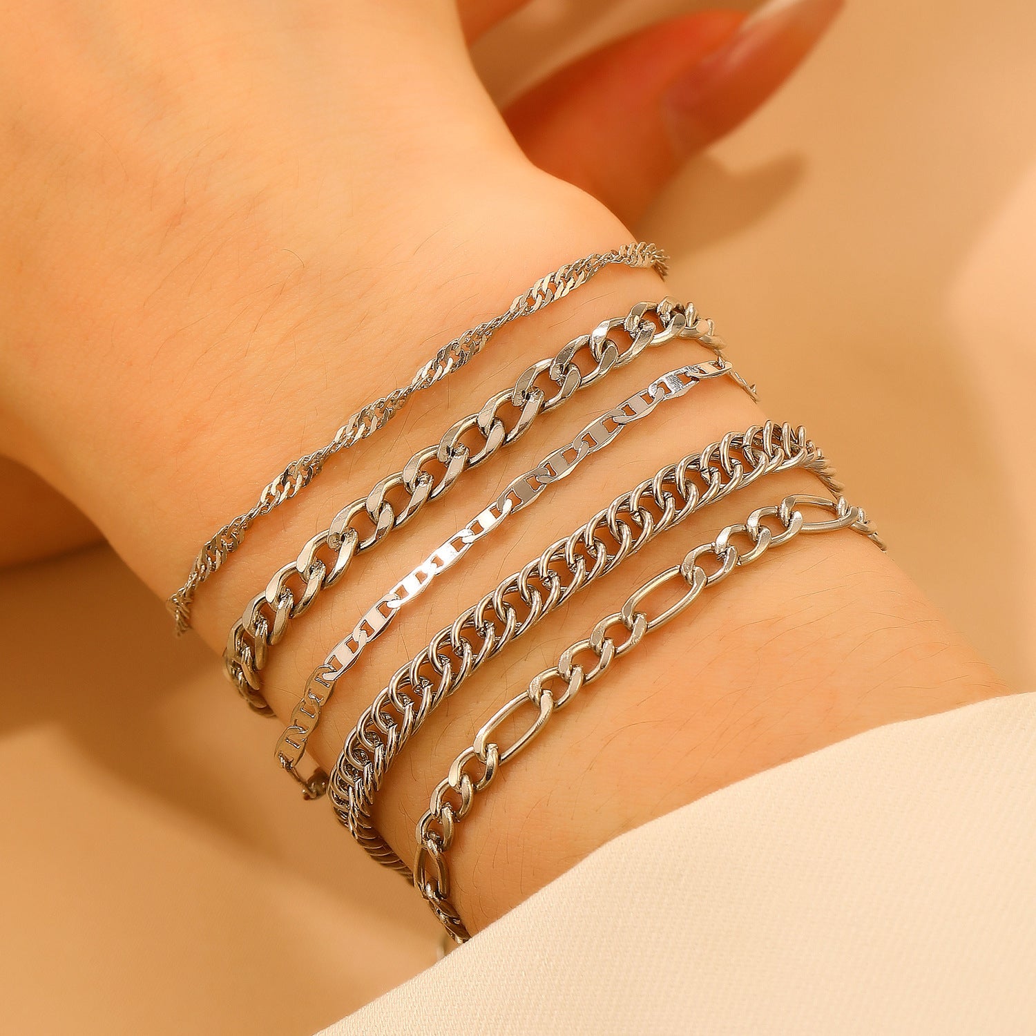 Women's Bohemian 8-Shaped Heart Alloy Bracelet